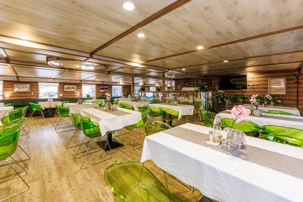 FOTO Zavirite u prvi brod-hotel u Hrvatskoj: Noćenje na ovom brodu u Rijeci ima posebnu čar