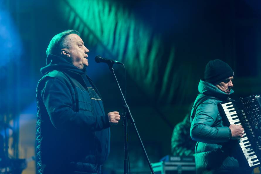 Halid Bešlić nastupa na otvorenju 199. Samoborskog fašnika