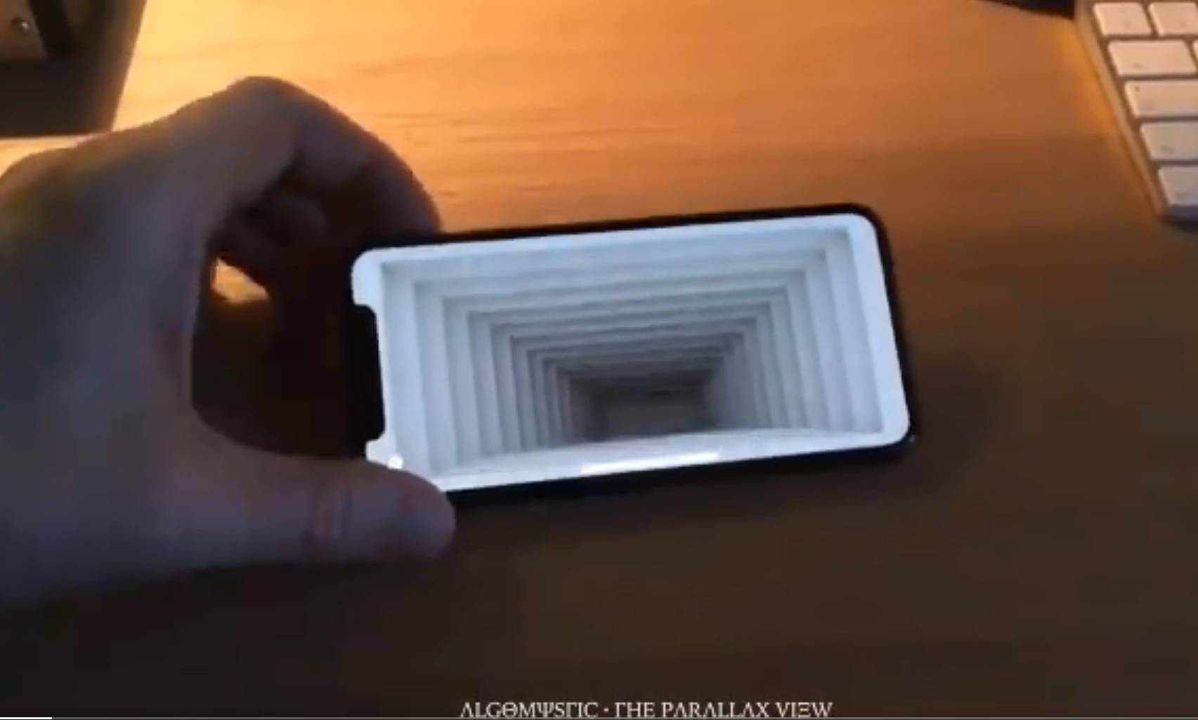 iPhone X postao 'rupa bez dna' u fascinantnoj optičkoj iluziji