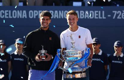 Ozlijeđeni Alcaraz izgubio finale u Barceloni. Past će na 3. mjesto