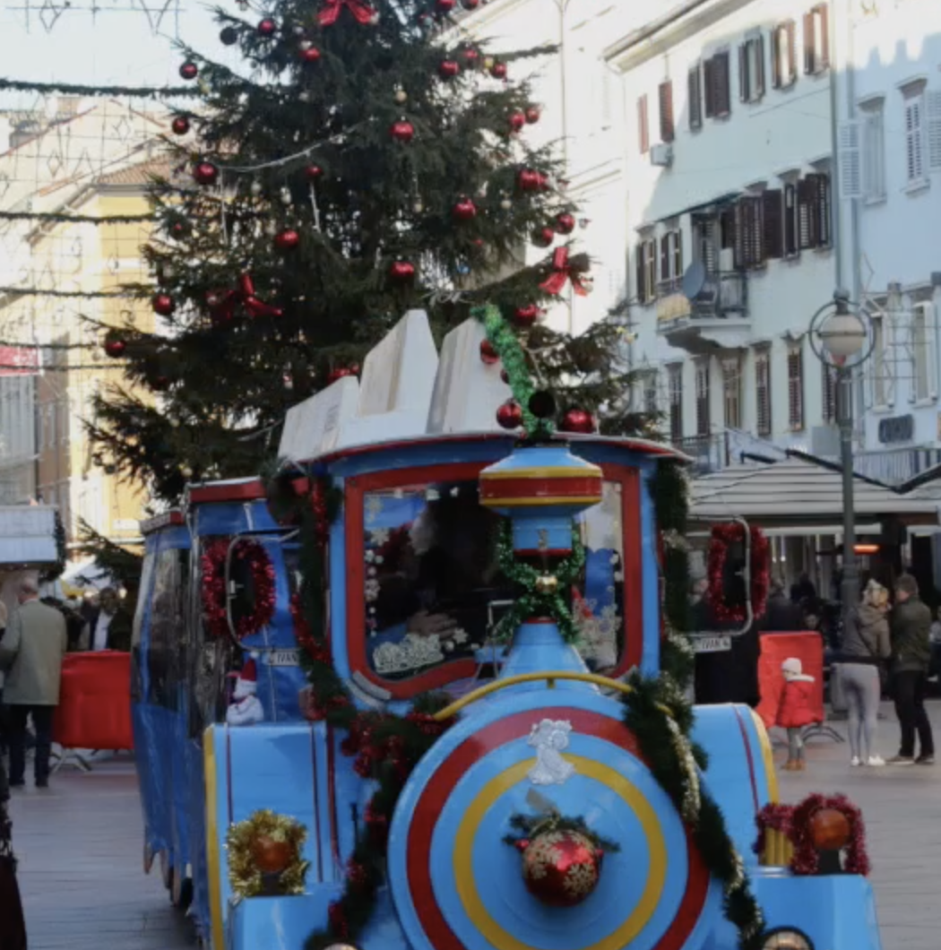 Zagrebački advent: Zalogaji od 15 kuna, kuhano vino za 10 kn