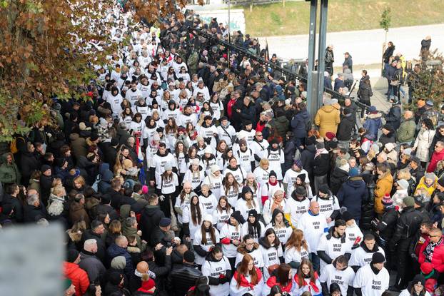 Vukovar: Kolona sjećanja prolazi pored Vodotornja