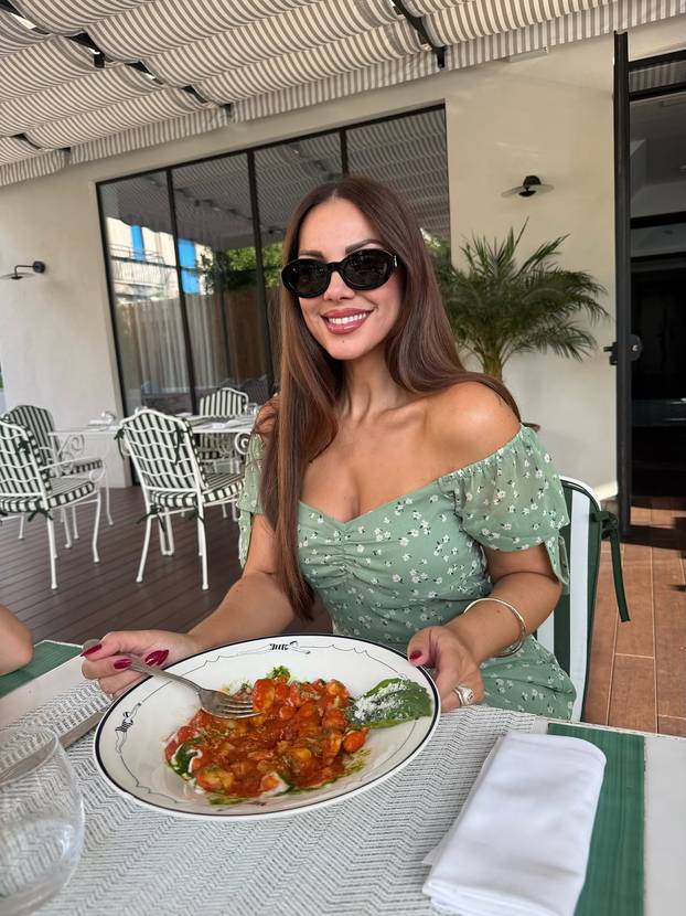 FOTO Pokušajte ju gledati u oči! Žanamari na seksi snimci izlazi iz mora u minijaturnom badiću