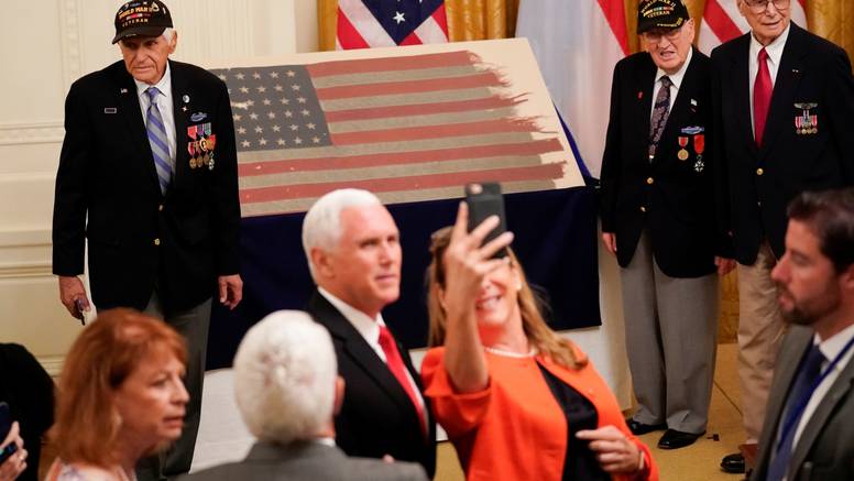 Američku zastavu probušenu mecima vratili nakon 75 godina