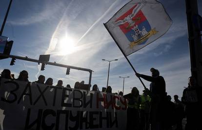 U Novom Sadu palicama tukli studente. Gradonačelnik:  'Osuđujem taj sramotni napad'