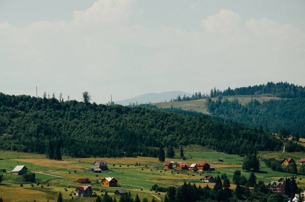  House at the foot of the mountain