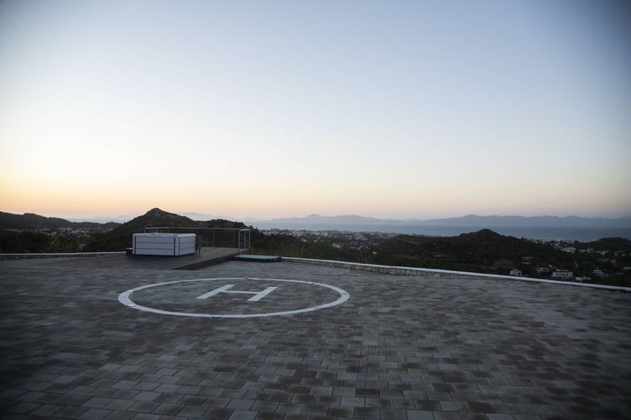 U ovoj će se vili djevojke boriti za naklonost novog Gospodina Savršenog, zavirite u interijer