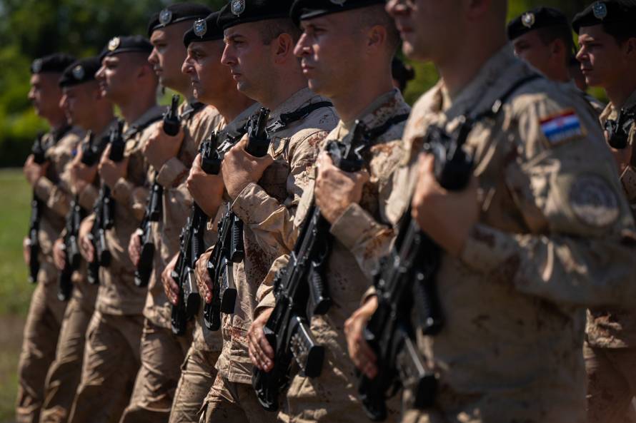 Velika Gorica: Uvježbavanje pješačkih postroja Hrvatske vojske za svečani vojni mimohod