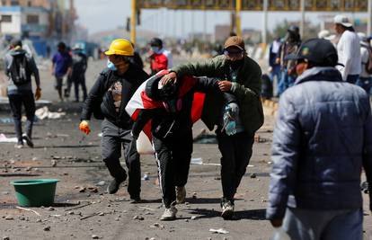 Smrtonosni prosvjedi u Peruu: Poginulo je najmanje 17 ljudi