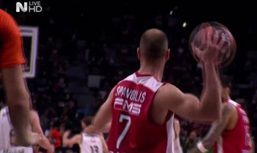 Spanoulis skoro zakuhao frku: Pogodio Rudya loptom u glavu