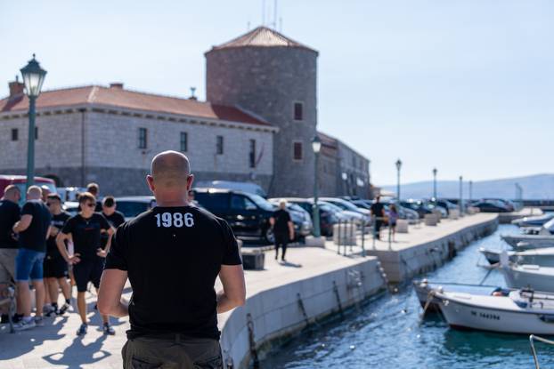 Senj: Navijači Dinama "obojili" rivu u plavo