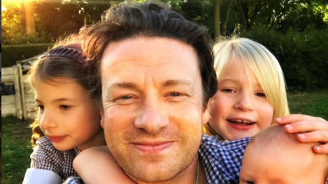 Ponosan: Jamie Oliver objavio fotografiju svoje vesele družine