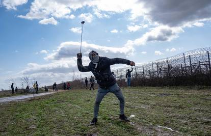 Grčka objavila video na kojem Turci miču ogradu na granici