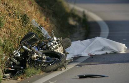 U sudaru s autom poginuo motociklist (34) kod Splita