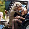 Ista Lady Di: Glumica Elizabeth Debicki u maloj crnoj haljini kao Diana u seriji 'The Crown'