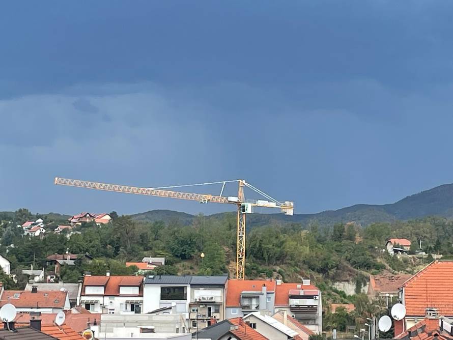 Olujni vjetar otpuhao je krov sa staračkog doma u Gornjoj Bistri!