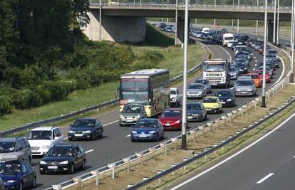 Promet prema moru gust, na Lučkom kolona 12 km