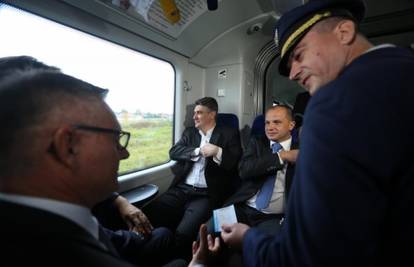 Milanović se provozao novim vlakom HŽ-a: 'Kako lijepo klizi'