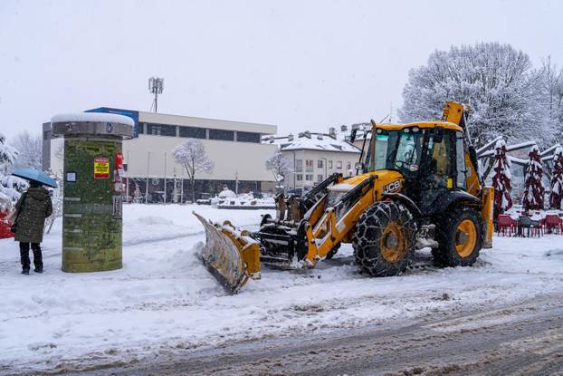 U Gospiću je izmjereno 16 cm snijega