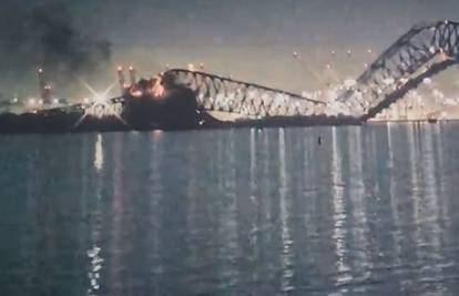 VIDEO Drama u Baltimoreu: Brod se zabio u most i urušio ga! Ljudi u autima pali u vodu