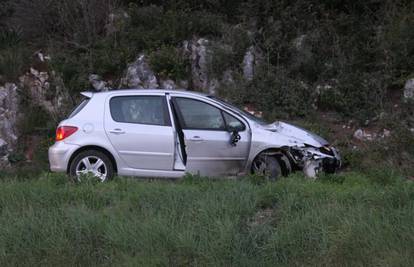 Poginuo motociklist (33), teško ozlijeđena djevojka