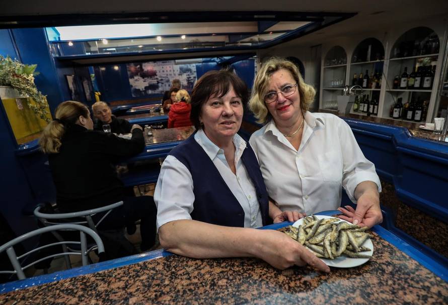 Manda i Ankica: Lignje i ribice kod Mimice pržimo 40 godina