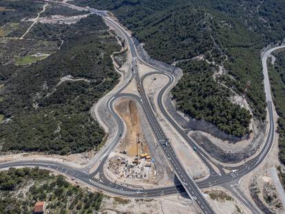 Ston: Pogled iz zraka na pristupne ceste kod Pelješkog mosta