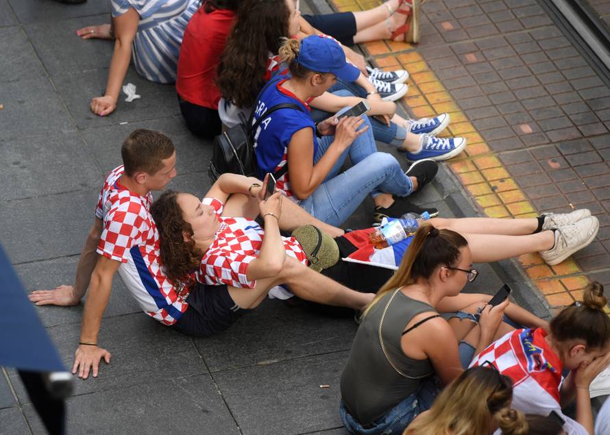 SveÄani doÄek Vatrenih na Trgu bana Josipa JelaÄiÄa