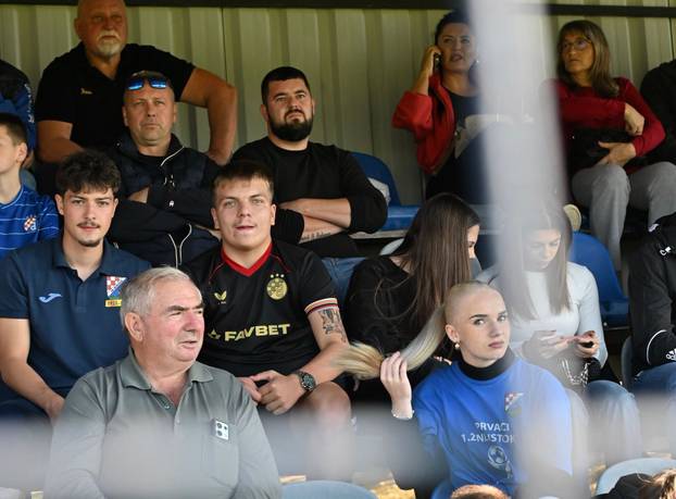 FOTO Dinamo zaplavio Dubravu i uveličao stoljeće nogometa u tom kraju. Pogledajte galeriju