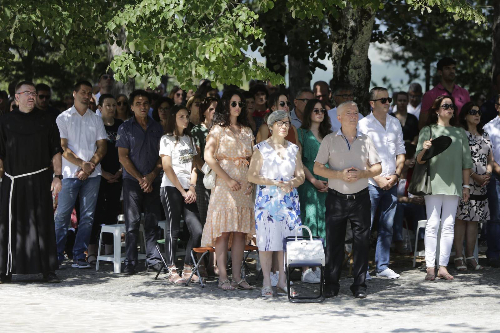 Brojni hodočasnici od jutarnjih sati pristižu u Široki Brijeg na svetkovinu Velike Gospe