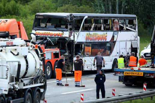 VIDEO Ministarstvo zdravstva: U nesreći na A3 31 ozlijeđeni, više ljudi na hitnim operacijama