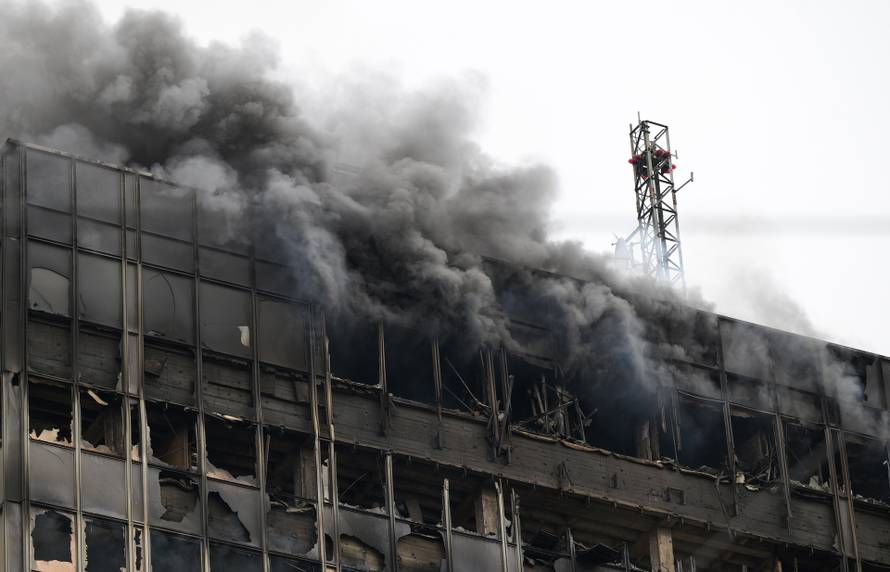 Zagreb: Ponovno je planuo požar na Vjesnikovoj zgradi 