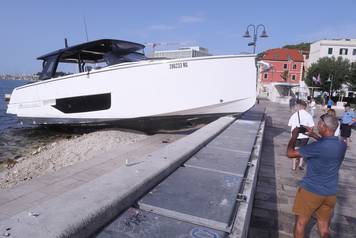 Split: Pomorska nesreća na Matejuški, gliser se nasukao u punoj brzini