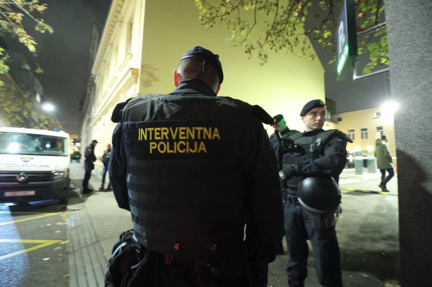 Zagreb: Interventna policija i muškarci s prekrivenim licem uoči otvorenja ovogodišnjih Dana srpske kulture