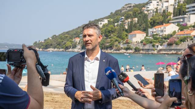 Dubrovnik: Gradonačelnik Franković obišao plažu u Uvali Lapad