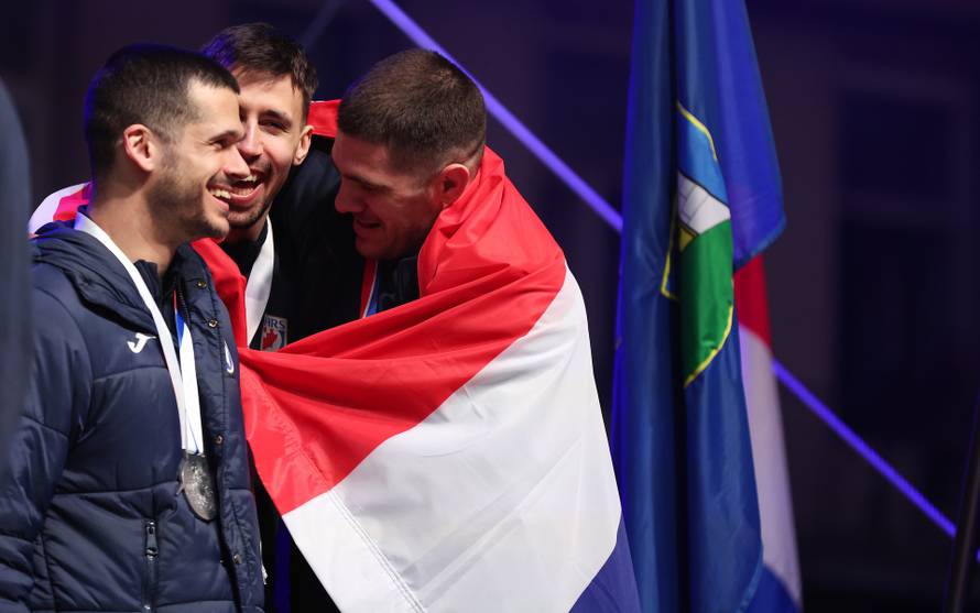 Zagreb: Marko Perković Thompson nastupio na svečanom dočeku hrvatske rukometne reprezentacije