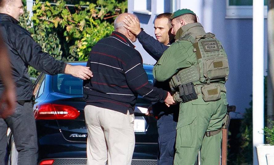 Policija privela čovjeka koji  je prijetio eksplozivom u kući...