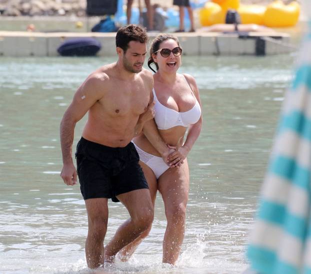 FOTO 'Najsavršenijim tijelom na svijetu' osvajala je naslovnice, bujne grudi su joj zaštitni znak