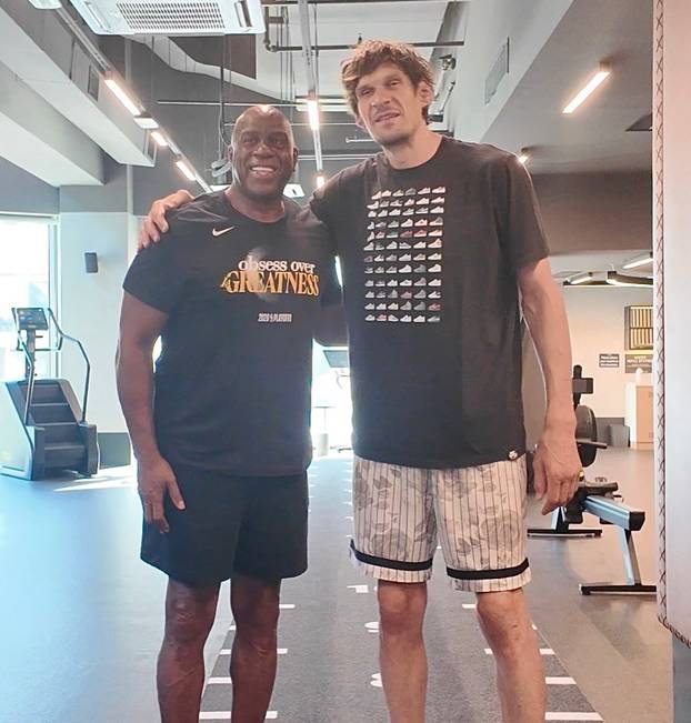 FOTO Legendarni Magic Johnson opet u Hrvatskoj! Uživao uz sina i suprugu u delicijama Jadrana