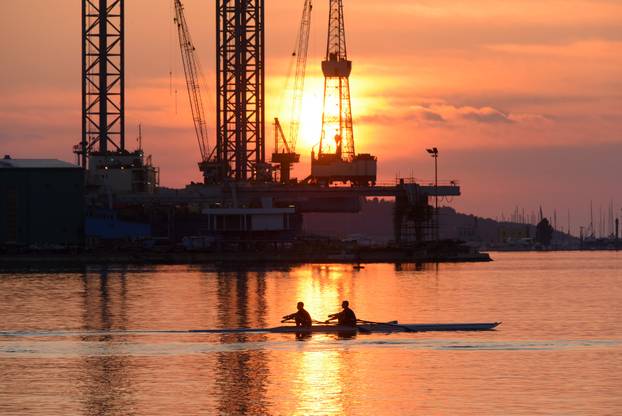Pula: Zalazak sunca u pulskoj luci