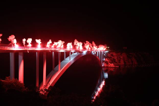 Šibenik: Bakljada na mostu povodom 33. obljetnice Spomendana Rujanskog rata