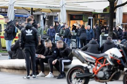 Zagreb: Bad Blue Boys počeli su se okupljati oko hotela gdje uskoro počinje skupština Dinama 