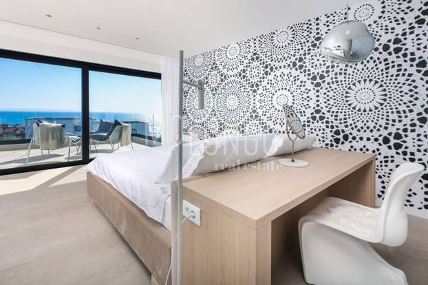 Opa! Vila na Pagu opremljena je tako da ni ne morate na plažu