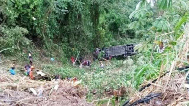 Horor u Kolumbiji: Autobus s migrantima pao u ponor dubok sto metara, desetero mrtvih