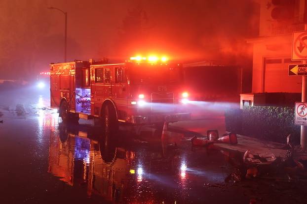 100 FOTOGRAFIJA UŽASA Ovo su vatrogasci snimili u paklu LA-a!
