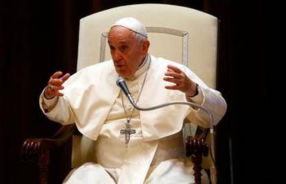 Papa osudio paljenje Kurana