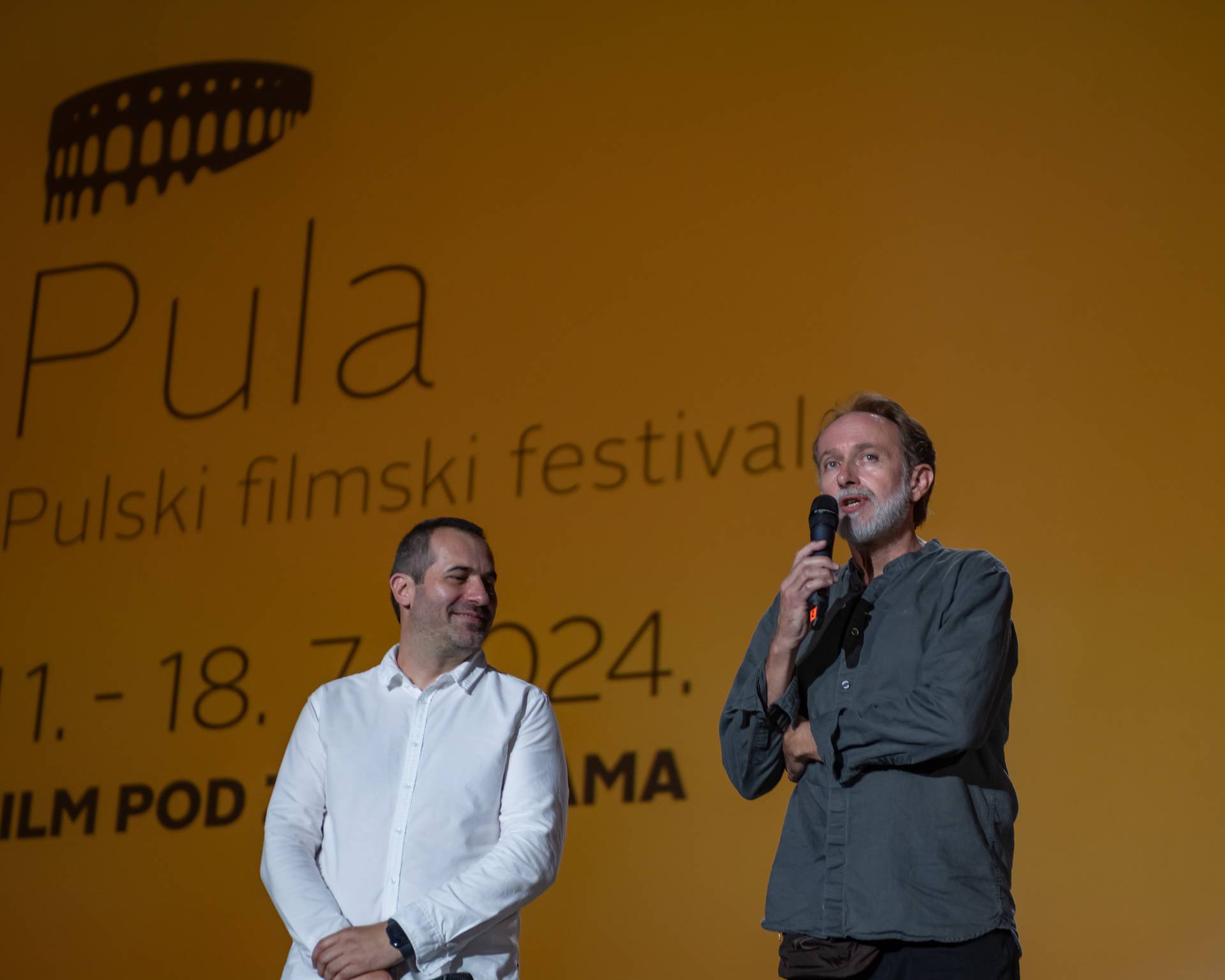 Na premijeri filma 'Šalša' u Puli Arenom se orio smijeh i aplauz