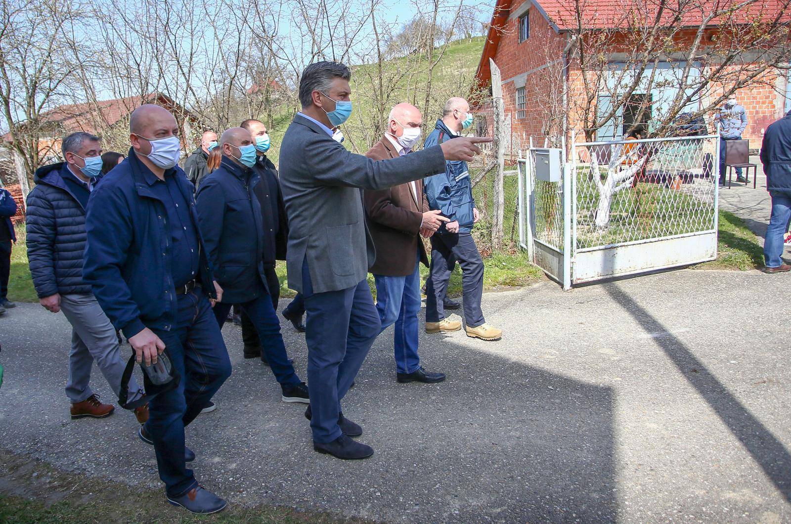 Andrej Plenković obišao Krapinsko Zagorsku županiju koja je bila pogođena potresom