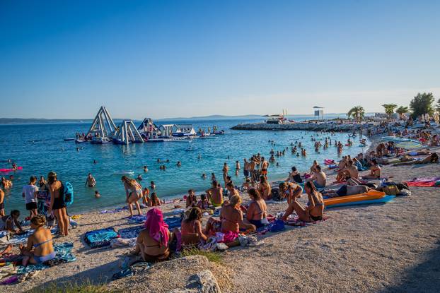 Split: Ljetni ugođaj na novouređenoj plaži Žnjan