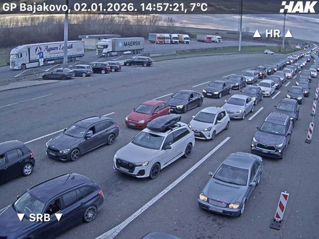 Počeo blagdanski povratak, na ulaz u Hrvatsku čekaju satima, pogledajte stanje na granicama